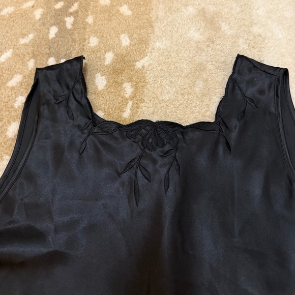 Escapades vintage black silk floral embroidered tank top women’s size medium - Picture 5 of 9